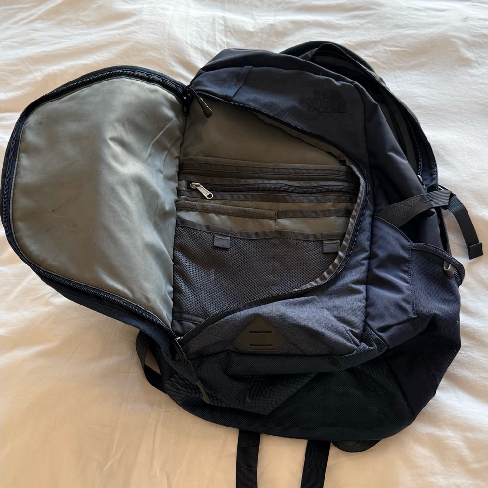 GUC North Face Hot Shot Navy Blue Backpack - Picture 6 of 6